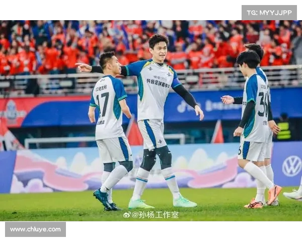 孙杨跨界足球首秀司职前锋 率老友粉队 3-1 取胜 孙杨跨界足球首秀司职前锋 率老友粉队 3-1 取胜